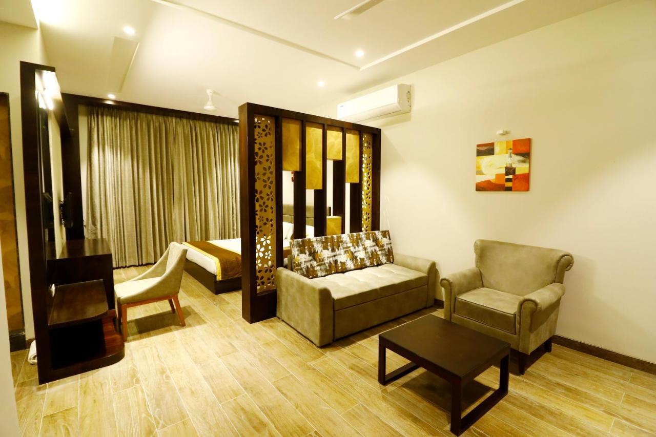 Hotel The Royal Inn Baramati Exterior photo