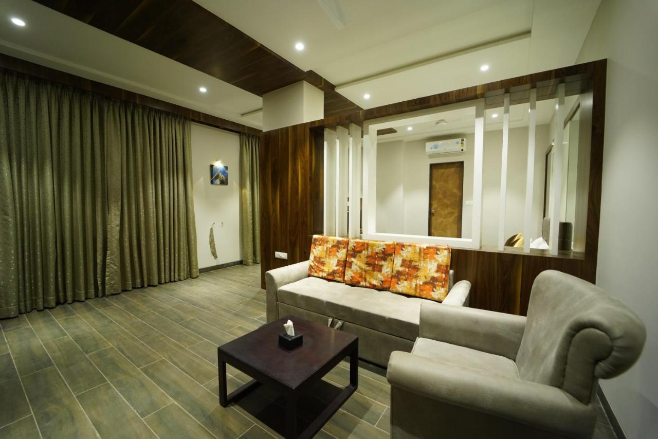 Hotel The Royal Inn Baramati Exterior photo